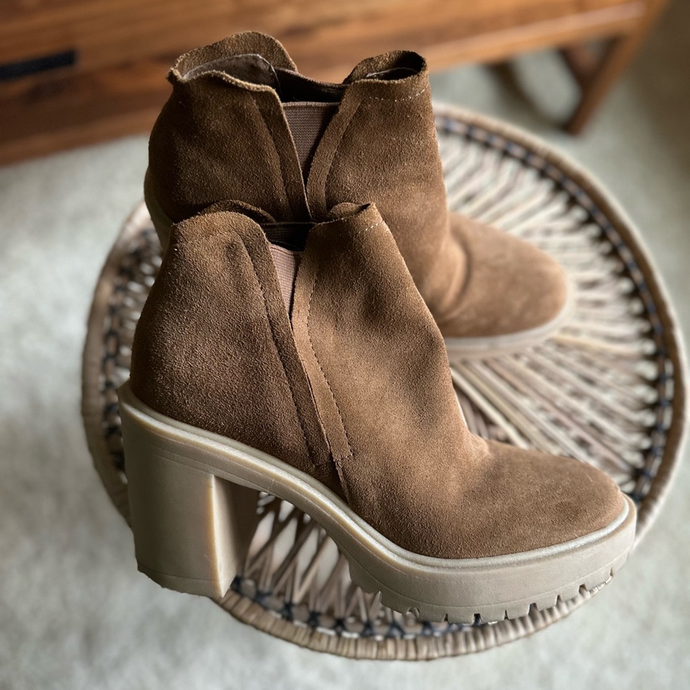 Dolce Vita waterproof suede chelsea boot in chestnut color.